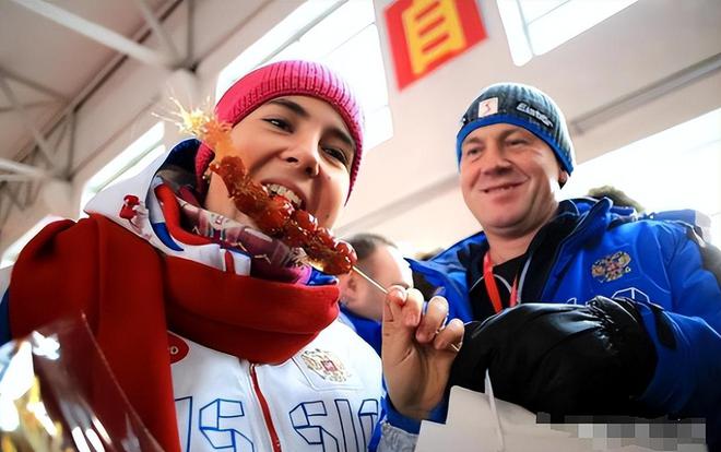 美食后回国面对白人饭简直生不如死龙8体育首批免签来华老外尝过中国(图2)